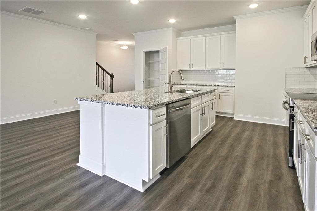 3 bedroom, 3 bathroom, 1,979 sq ft townhouse for sale at 3962 Streamlet Way 120, Gainesville, GA 30506 — photo 8