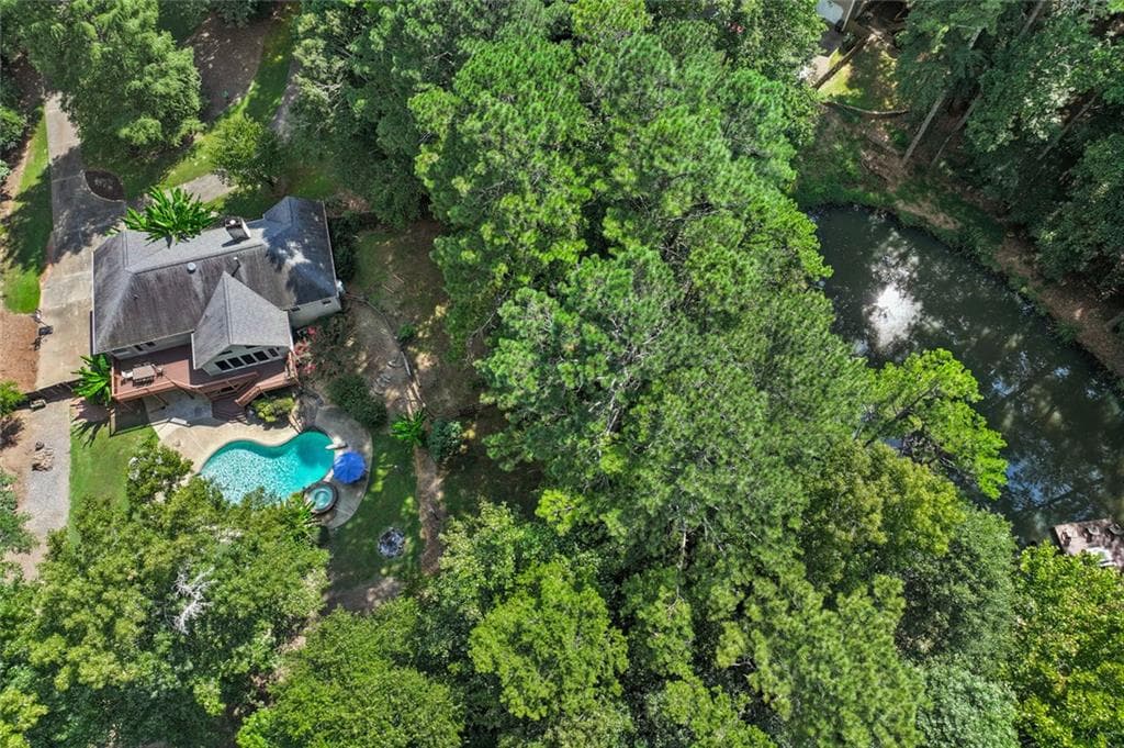 3 bedroom, 2 bathroom, 3,264 sq ft single family residence under contract at 127 Caracas Drive, Woodstock, GA 30188 — photo 2