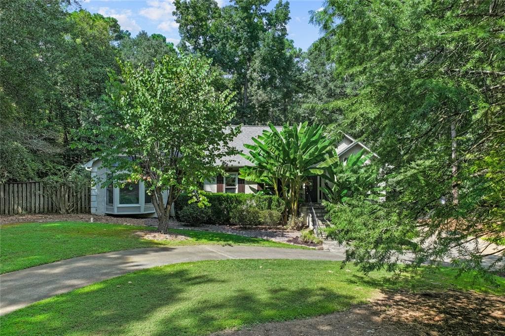 3 bedroom, 2 bathroom, 3,264 sq ft single family residence under contract at 127 Caracas Drive, Woodstock, GA 30188 — photo 6