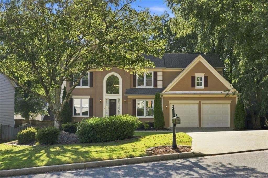 5 bedroom, 3 bathroom, 4,350 sq ft single family residence for sale at 425 Fairford Lane, Duluth, GA 30097 — photo 2