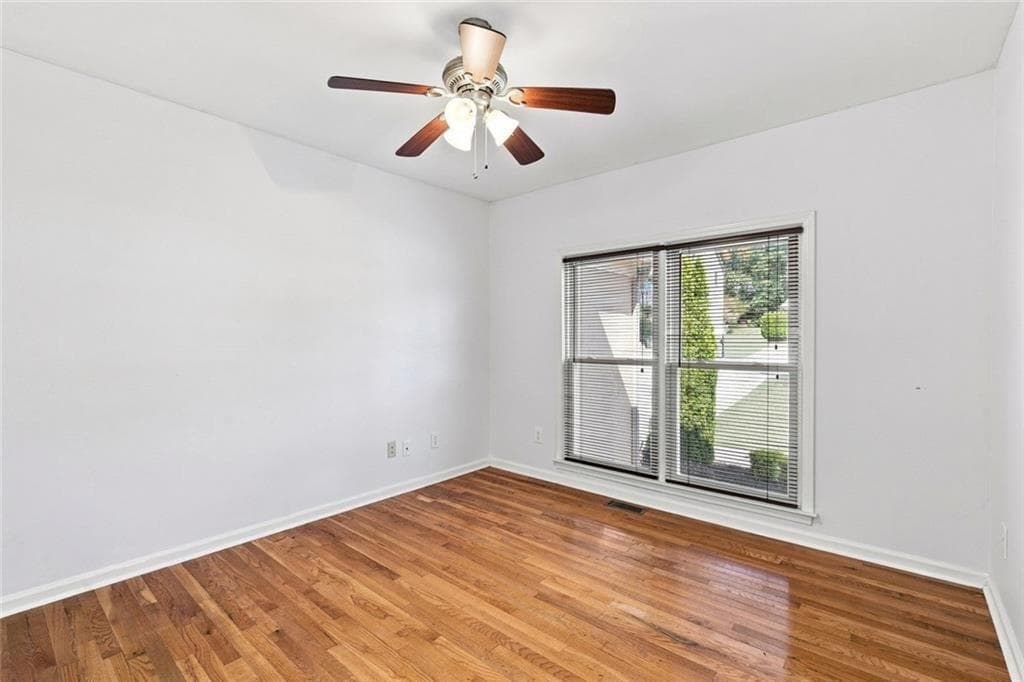 5 bedroom, 3 bathroom, 4,350 sq ft single family residence for sale at 425 Fairford Lane, Duluth, GA 30097 — photo 5