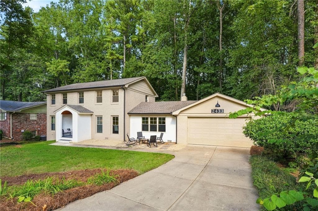 6 bedroom, 5 bathroom, 3,664 sq ft single family residence for sale at 2433 Helmsdale Drive, Atlanta, GA 30345 — photo 2