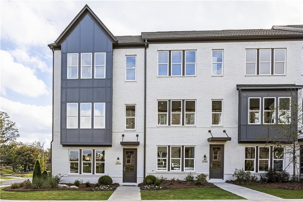 3 bedroom, 4 bathroom, 2,137 sq ft townhouse under contract at 2300 Mockernut Trail 144, Smyrna, GA 30080 — photo 2