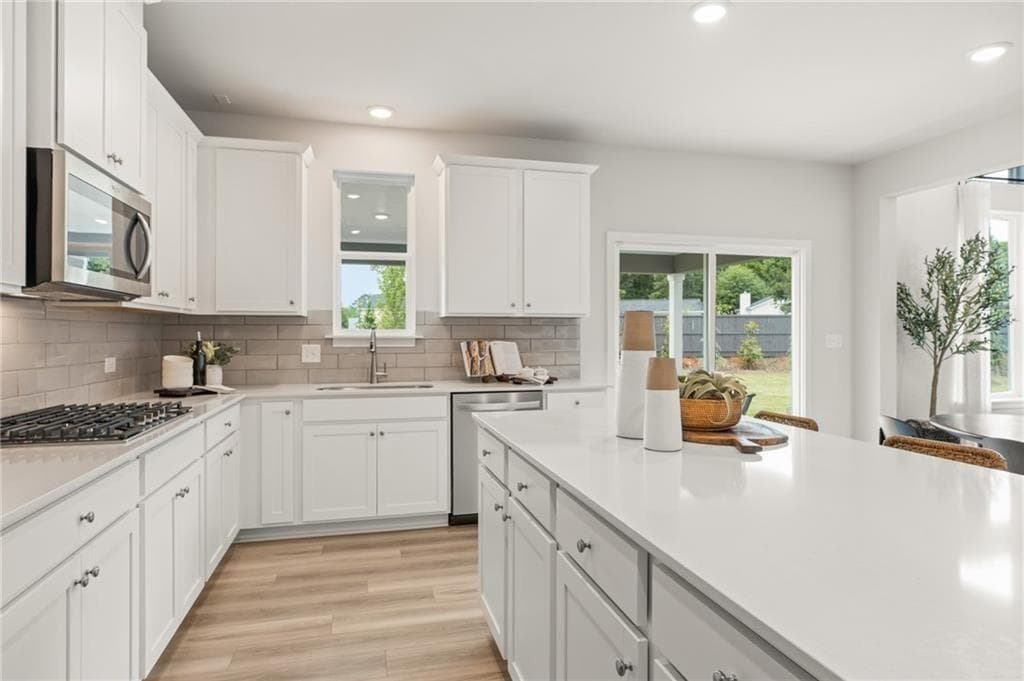 5 bedroom, 4 bathroom, 3,072 sq ft single family residence for sale at 8510 Sunnybrooke Lane, Cumming, GA 30041 — photo 7