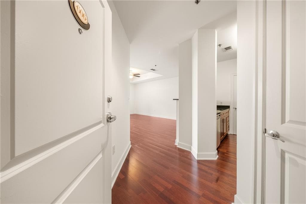 1 bedroom, 1 bathroom, 874 sq ft condominium for rent at 325 East Paces Ferry Road 606, Atlanta, GA 30305 for $2,150 a month — photo 1 of 26