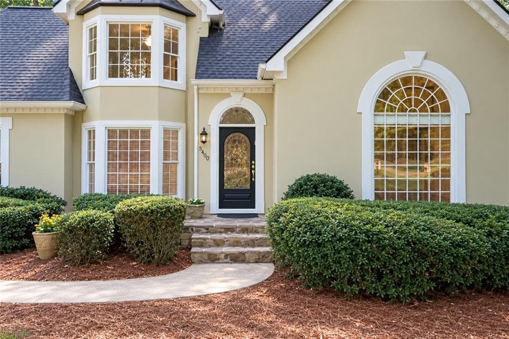 5 bedroom, 4 bathroom, 4,379 sq ft single family residence for sale at 5160 Cameron Forest Parkway, Alpharetta, GA 30022 — photo 4