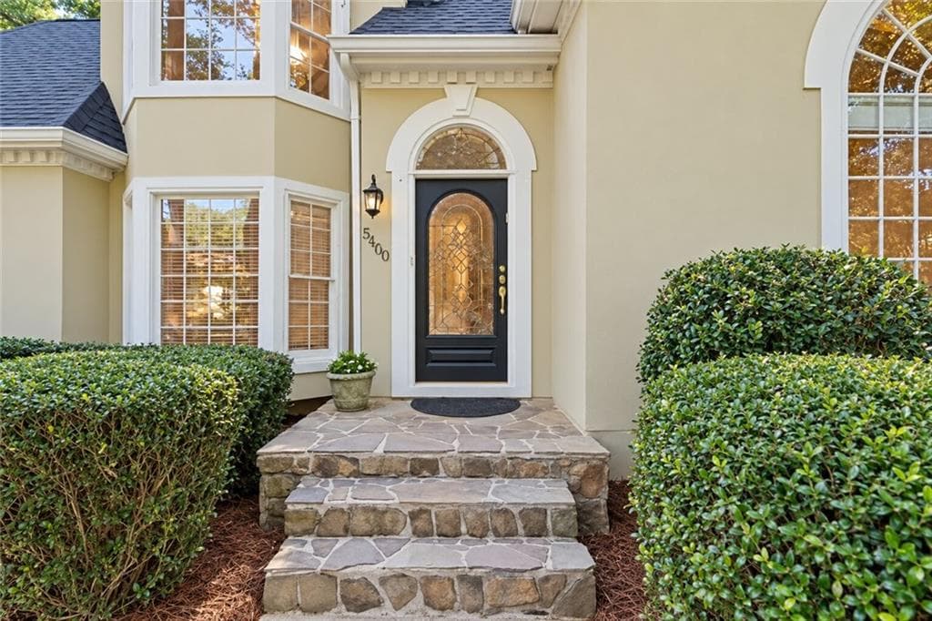5 bedroom, 4 bathroom, 4,379 sq ft single family residence for sale at 5160 Cameron Forest Parkway, Alpharetta, GA 30022 — photo 5