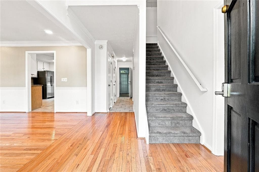 4 bedroom, 4 bathroom, 3,000 sq ft single family residence for sale at 945 Meadowsong Circle, Lawrenceville, GA 30043 — photo 4