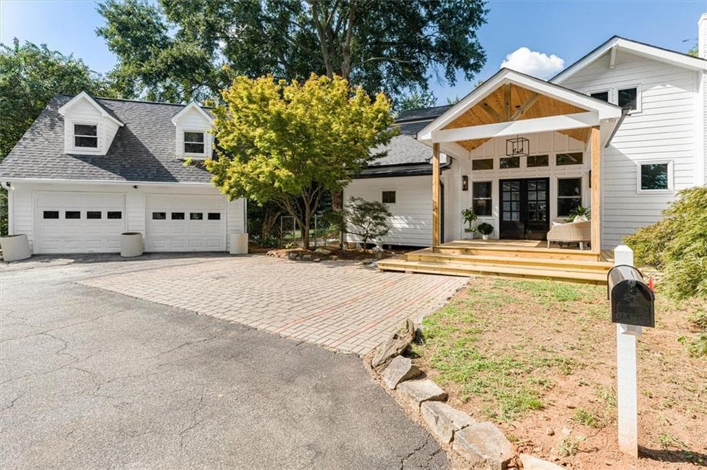 3 bedroom, 4 bathroom, 2,900 sq ft single family residence for sale at 1038 W Atlanta Street, Marietta, GA 30060 — photo 2