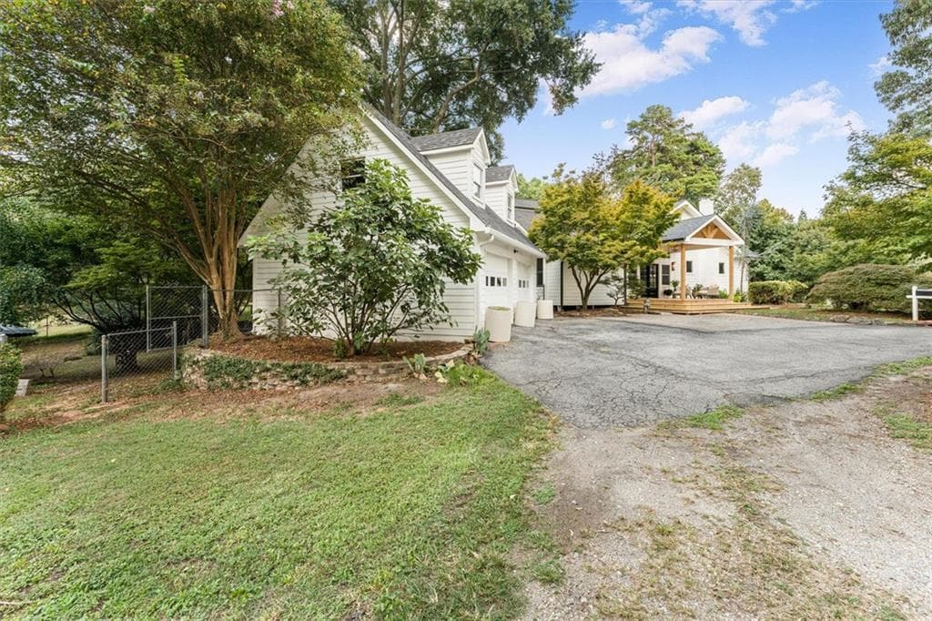 3 bedroom, 4 bathroom, 2,900 sq ft single family residence for sale at 1038 W Atlanta Street, Marietta, GA 30060 — photo 6