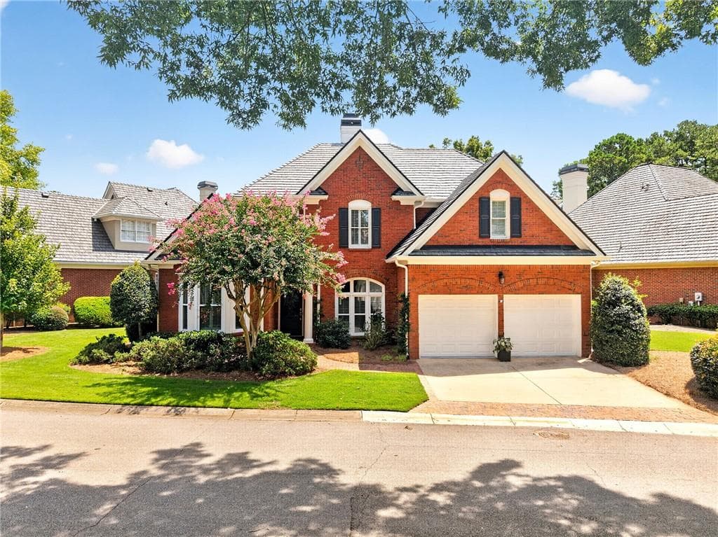 4 bedroom, 4 bathroom, 3,313 sq ft single family residence for sale at 2000 Brookside Drive, Roswell, GA 30076 — photo 2