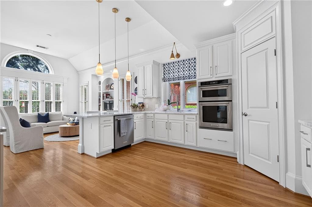 4 bedroom, 4 bathroom, 3,313 sq ft single family residence for sale at 2000 Brookside Drive, Roswell, GA 30076 — photo 3