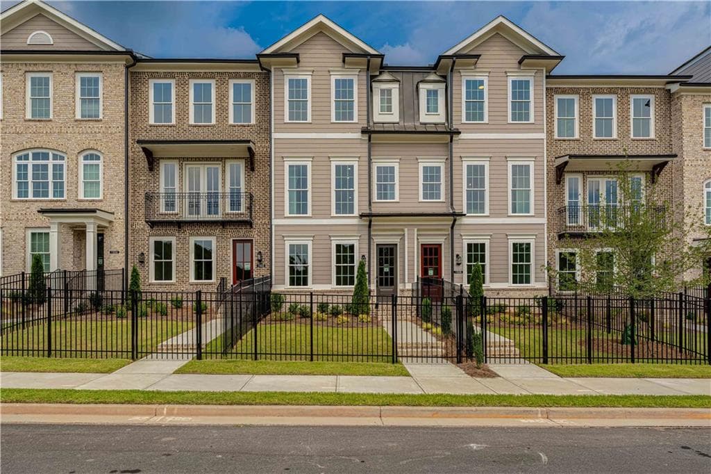 3 bedroom, 4 bathroom, 2,264 sq ft townhouse for sale at 1504 Westend Way 330, Cumming, GA 30041 — photo 2