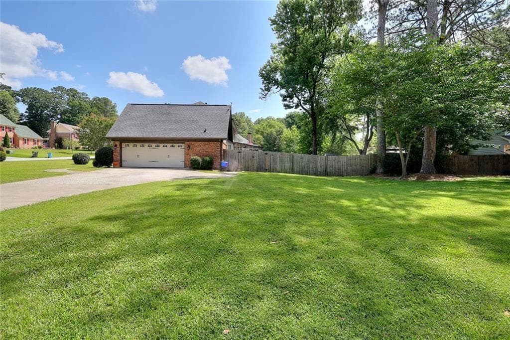 4 bedroom, 3 bathroom, 3,141 sq ft single family residence for sale at 4976 Mystere Circle, Lilburn, GA 30047 — photo 7