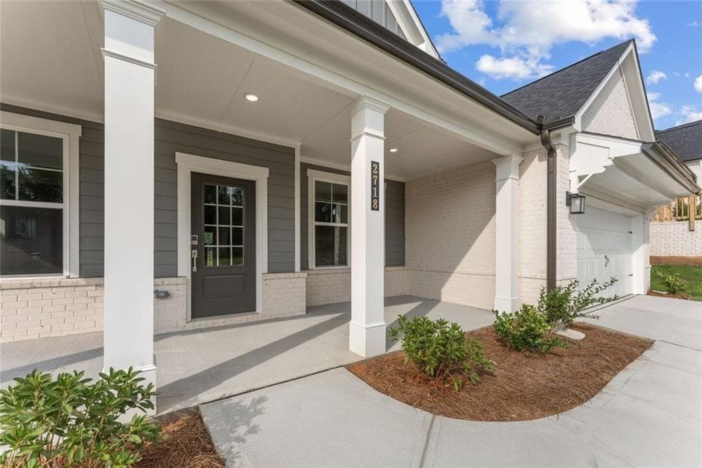 5 bedroom, 4 bathroom, 3,403 sq ft single family residence under contract at 2718 Harbor Ridge Pass, Gainesville, GA 30507 — photo 3