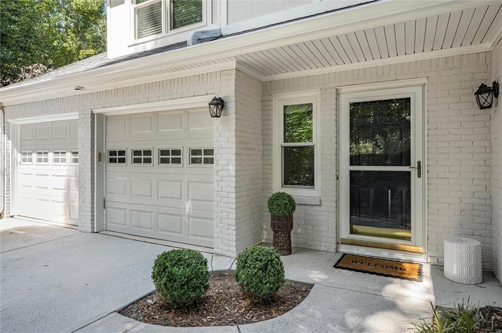 3 bedroom, 3 bathroom, 2,394 sq ft single family residence under contract at 1016 Pine Grove Drive, Alpharetta, GA 30009 — photo 2