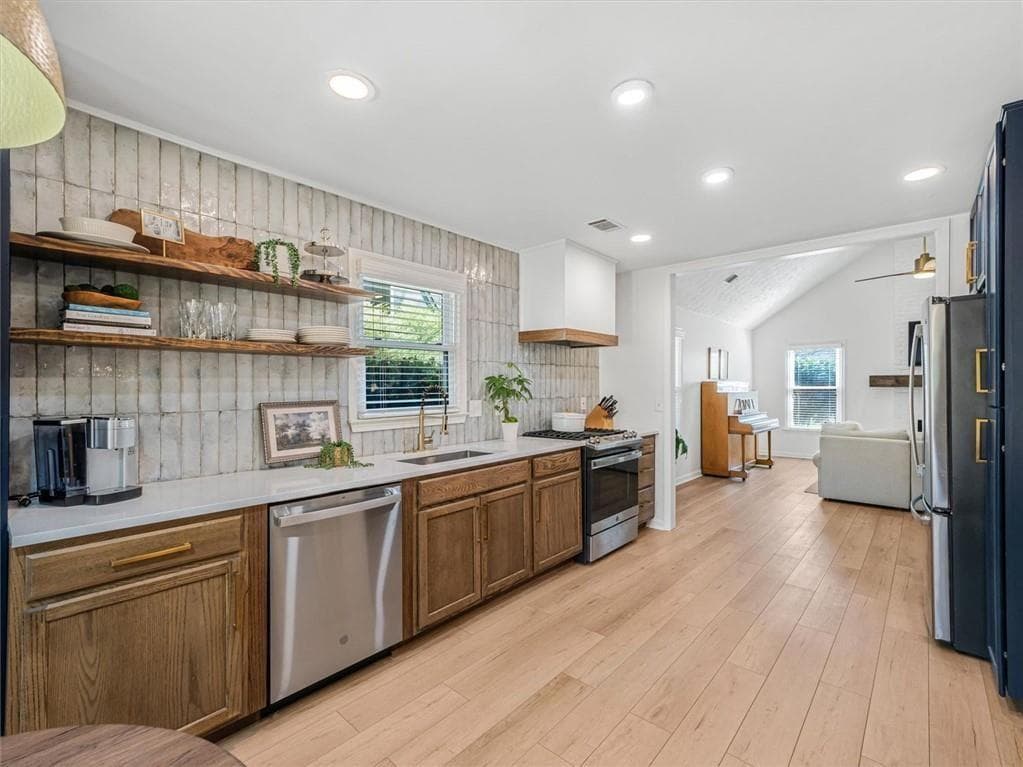 3 bedroom, 3 bathroom, 2,394 sq ft single family residence under contract at 1016 Pine Grove Drive, Alpharetta, GA 30009 — photo 5