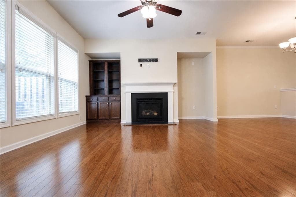 3 bedroom, 3 bathroom, 1,966 sq ft townhouse for sale at 2132 Greencrest Circle, Alpharetta, GA 30004 — photo 5
