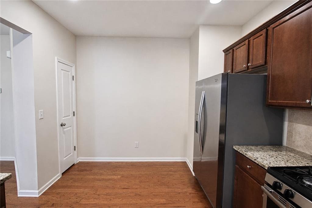 3 bedroom, 3 bathroom, 1,966 sq ft townhouse for sale at 2132 Greencrest Circle, Alpharetta, GA 30004 — photo 7