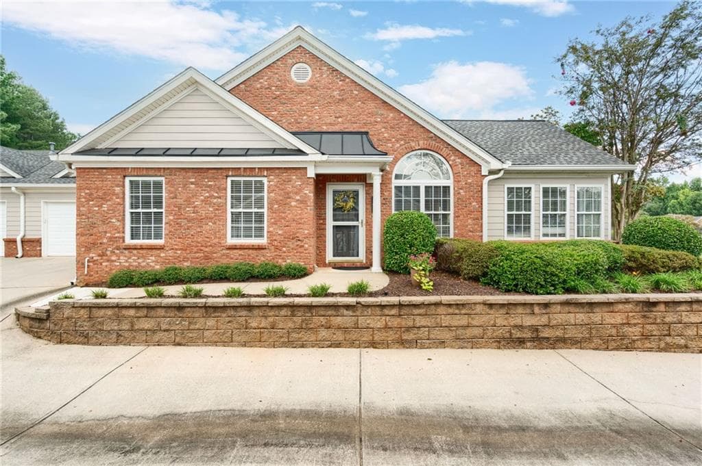 3 bedroom, 2 bathroom, 1,680 sq ft condominium for sale at 606 Somerton Place, Cumming, GA 30040 — photo 1 of 44