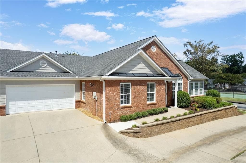 3 bedroom, 2 bathroom, 1,680 sq ft condominium for sale at 606 Somerton Place, Cumming, GA 30040 — photo 2