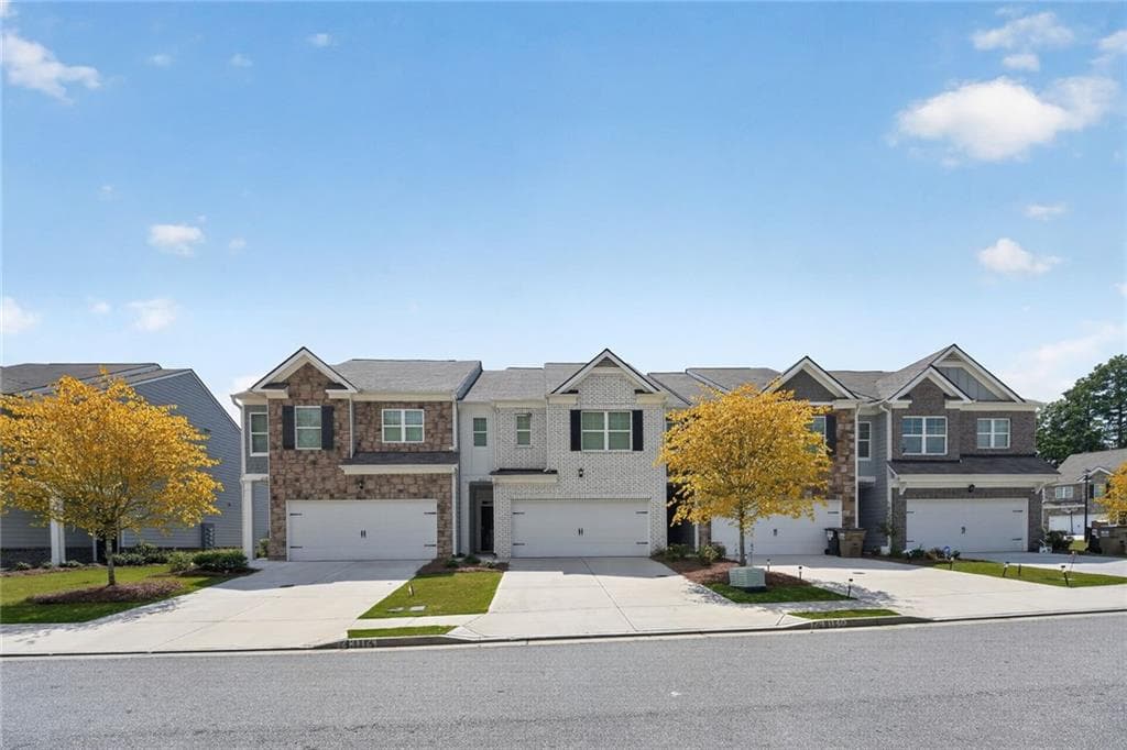 3 bedroom, 3 bathroom, 2,303 sq ft townhouse for sale at 2133 Blue Monarch Drive, Buford, GA 30518 — photo 2