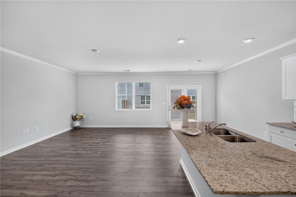 3 bedroom, 3 bathroom, 2,303 sq ft townhouse for sale at 2133 Blue Monarch Drive, Buford, GA 30518 — photo 7