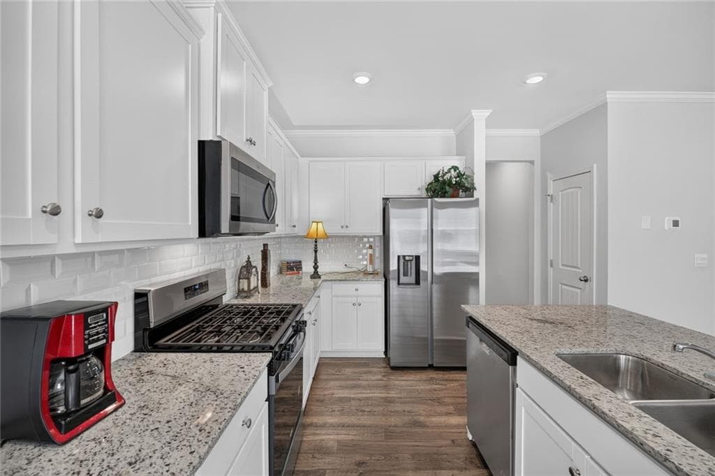 3 bedroom, 3 bathroom, 2,303 sq ft townhouse for sale at 2133 Blue Monarch Drive, Buford, GA 30518 — photo 10