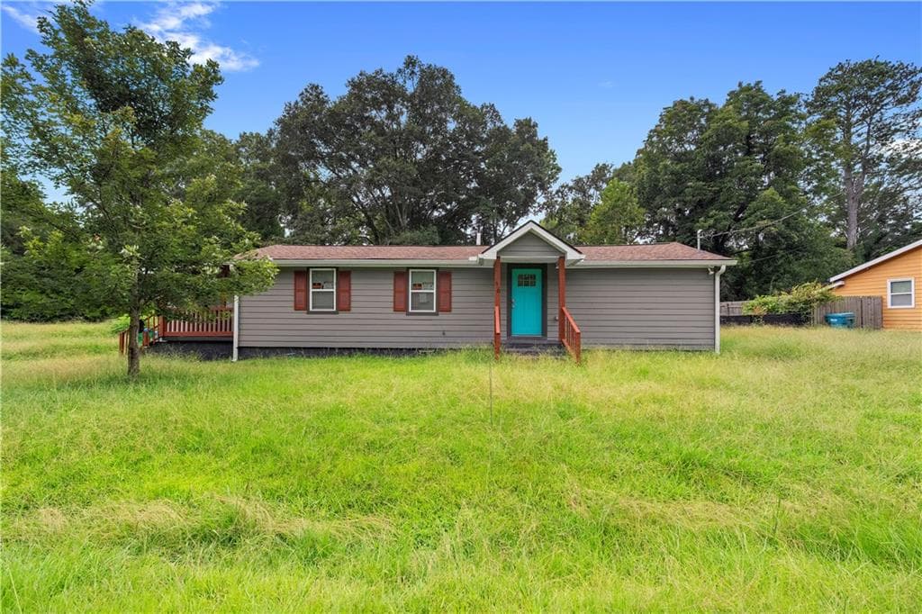 1 bedroom, 2 bathroom, 940 sq ft single family residence for sale at 16 Robin Road, Austell, GA 30168 — photo 2