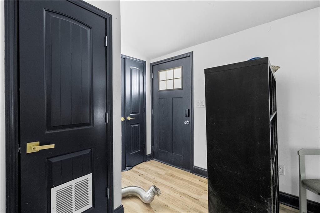 1 bedroom, 2 bathroom, 940 sq ft single family residence for sale at 16 Robin Road, Austell, GA 30168 — photo 3
