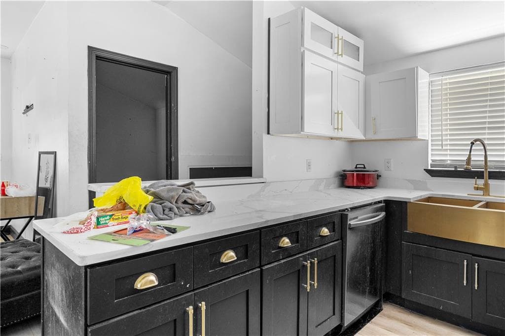 1 bedroom, 2 bathroom, 940 sq ft single family residence for sale at 16 Robin Road, Austell, GA 30168 — photo 5