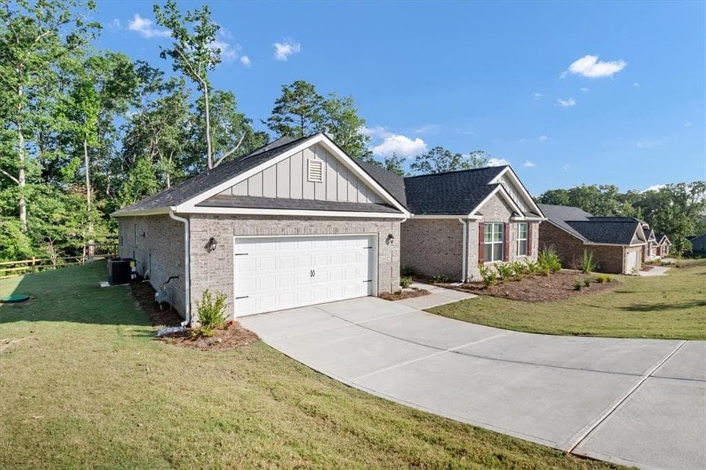 4 bedroom, 3 bathroom, 2,700 sq ft single family residence for sale at 3370 Trevi Trail, Douglasville, GA 30135 — photo 3