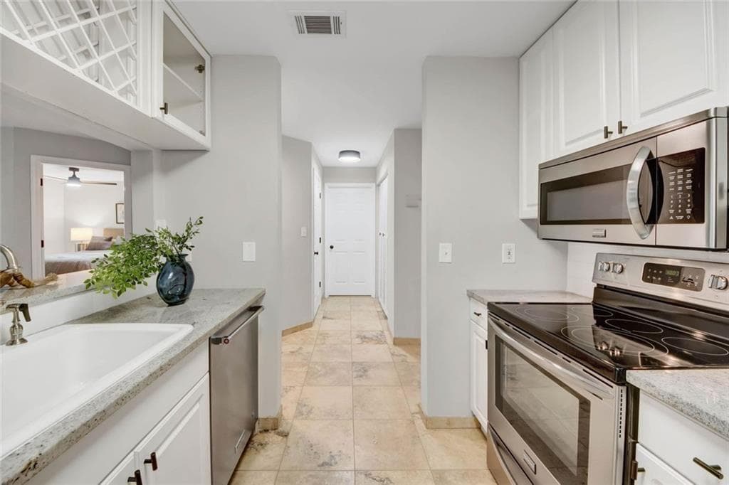 1 bedroom, 1 bathroom, 713 sq ft condominium for rent at 3655 Habersham Road B141, Atlanta, GA 30305 for $1,600 a month — photo 1 of 20