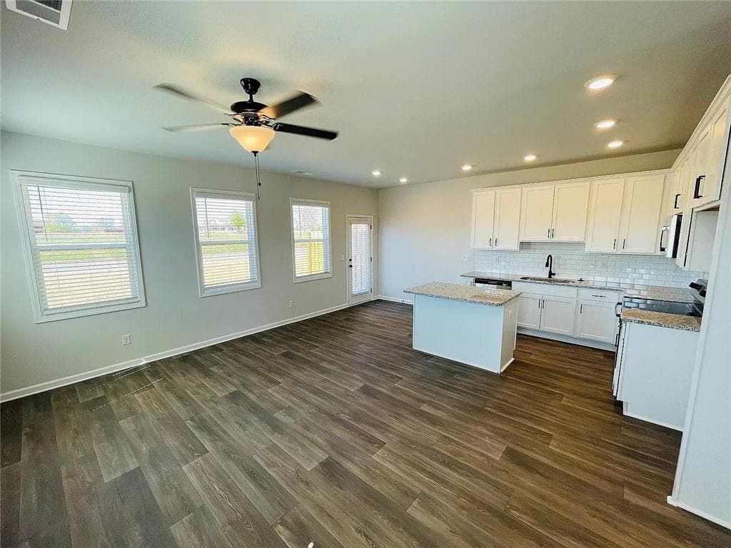 3 bedroom, 3 bathroom, 1,400 sq ft townhouse for rent at 126 Lauren Street, Adairsville, GA 30103 for $1,900 a month — photo 1 of 23