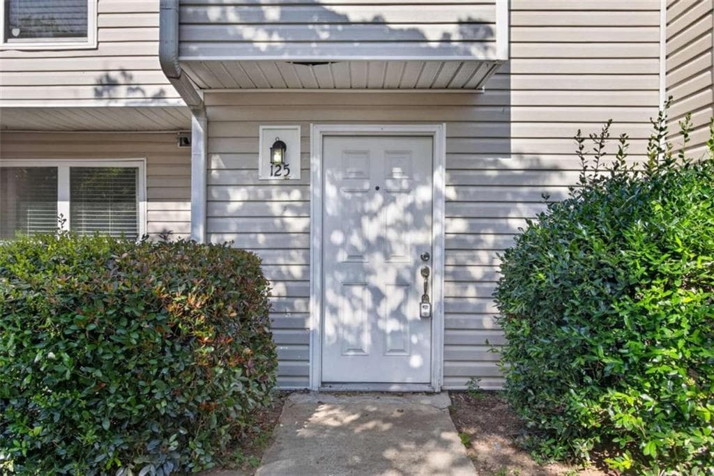 3 bedroom, 3 bathroom, 1,431 sq ft condominium for sale at 125 Governors Drive, Forest Park, GA 30297