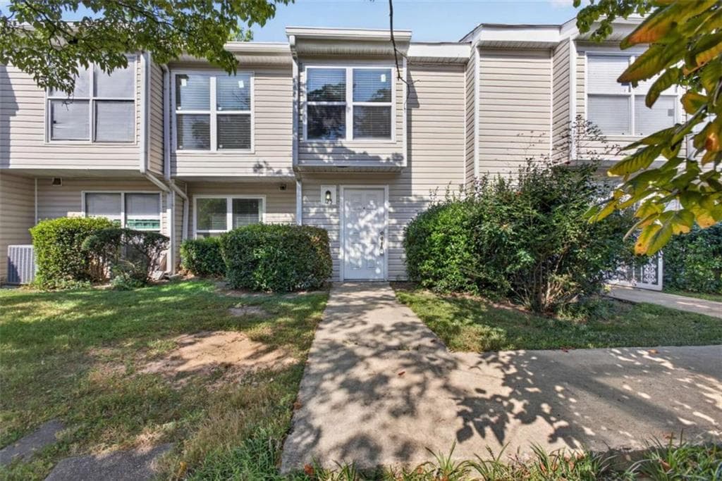 3 bedroom, 3 bathroom, 1,431 sq ft condominium for sale at 125 Governors Drive, Forest Park, GA 30297 — photo 2