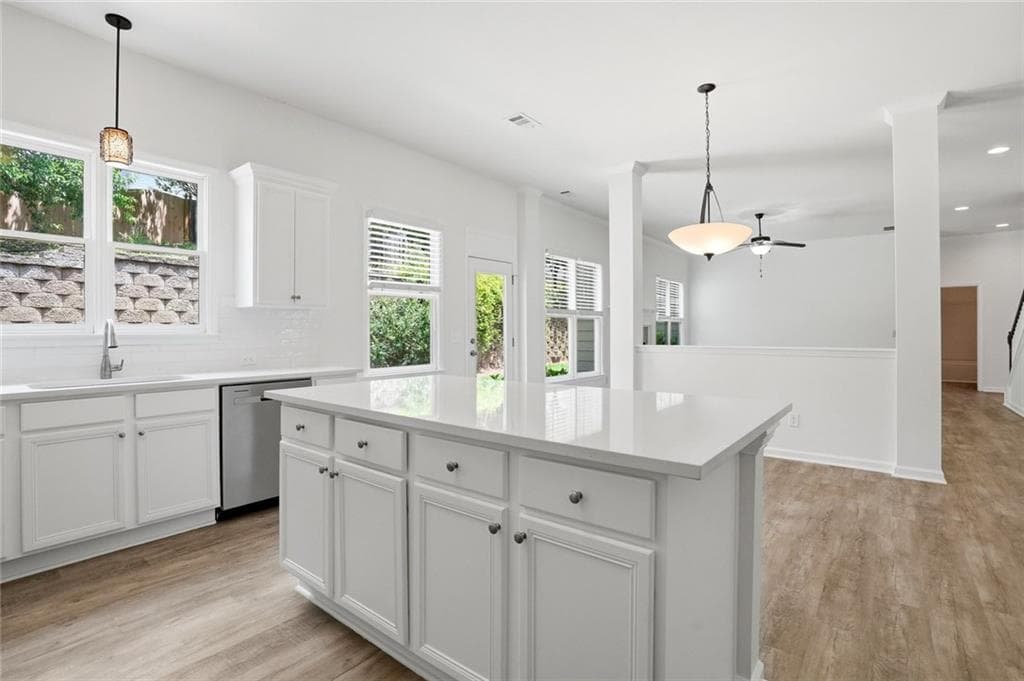 4 bedroom, 3 bathroom, 2,891 sq ft single family residence for sale at 1222 Marinette Way, Hoschton, GA 30548 — photo 2