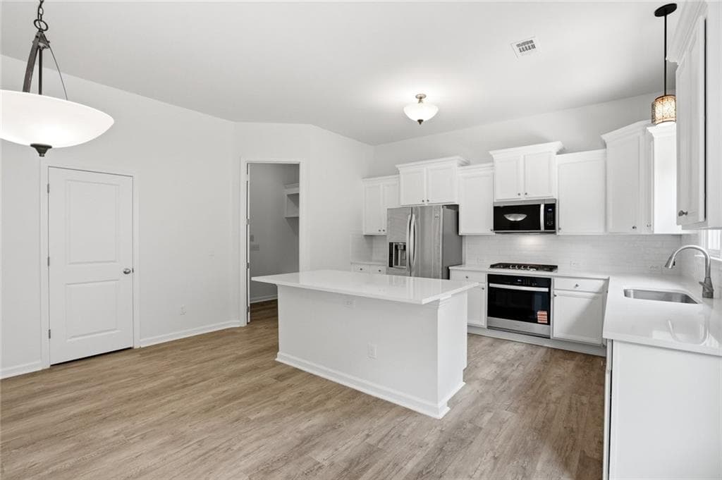 4 bedroom, 3 bathroom, 2,891 sq ft single family residence for sale at 1222 Marinette Way, Hoschton, GA 30548 — photo 4