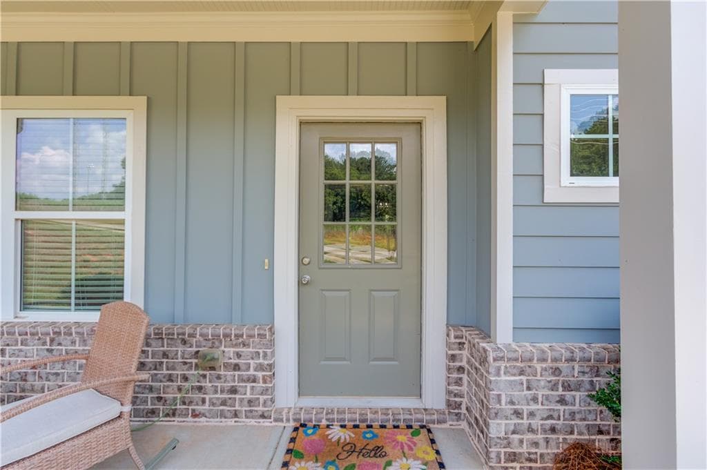 4 bedroom, 3 bathroom, 2,600 sq ft single family residence for sale at 480 White Trillium Drive, Hoschton, GA 30548 — photo 2