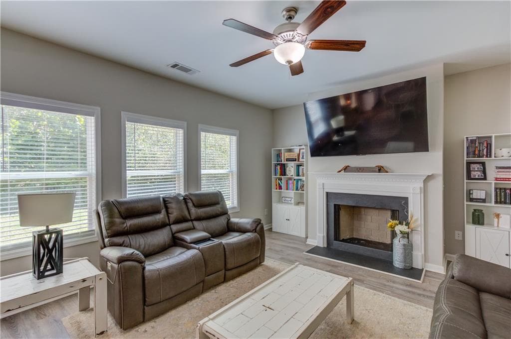 4 bedroom, 3 bathroom, 2,600 sq ft single family residence for sale at 480 White Trillium Drive, Hoschton, GA 30548 — photo 5