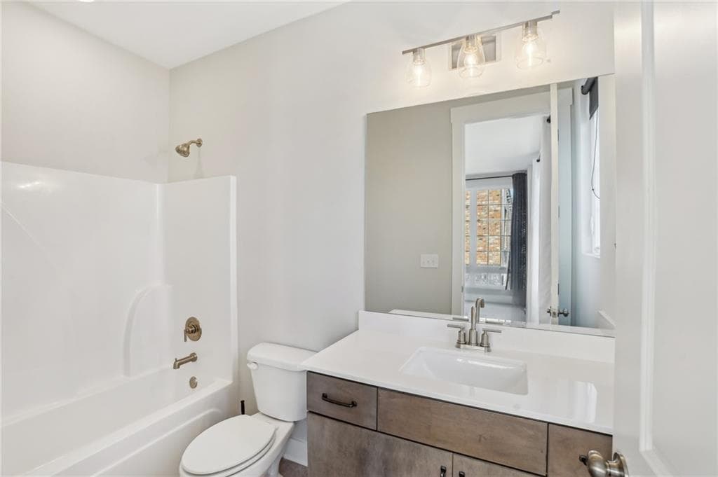3 bedroom, 4 bathroom, 2,268 sq ft townhouse for sale at 264 Castleberry Station Drive, Atlanta, GA 30313 — photo 9