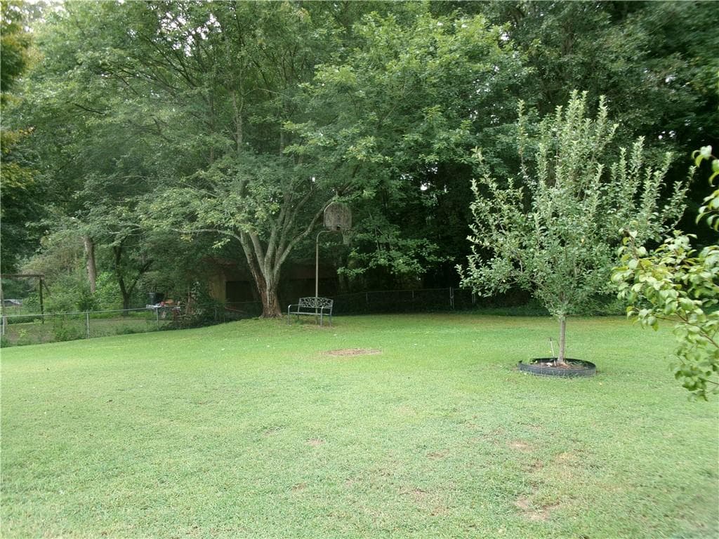 4 bedroom, 2 bathroom, 1,836 sq ft single family residence under contract at 745 Huntingdon Drive, Jonesboro, GA 30236 — photo 2