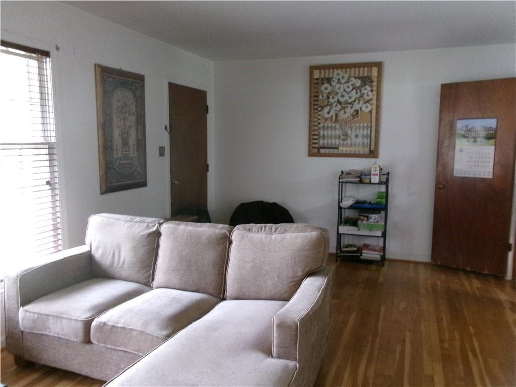 4 bedroom, 2 bathroom, 1,836 sq ft single family residence under contract at 745 Huntingdon Drive, Jonesboro, GA 30236 — photo 4
