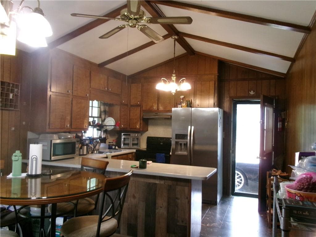 4 bedroom, 2 bathroom, 1,836 sq ft single family residence under contract at 745 Huntingdon Drive, Jonesboro, GA 30236 — photo 5