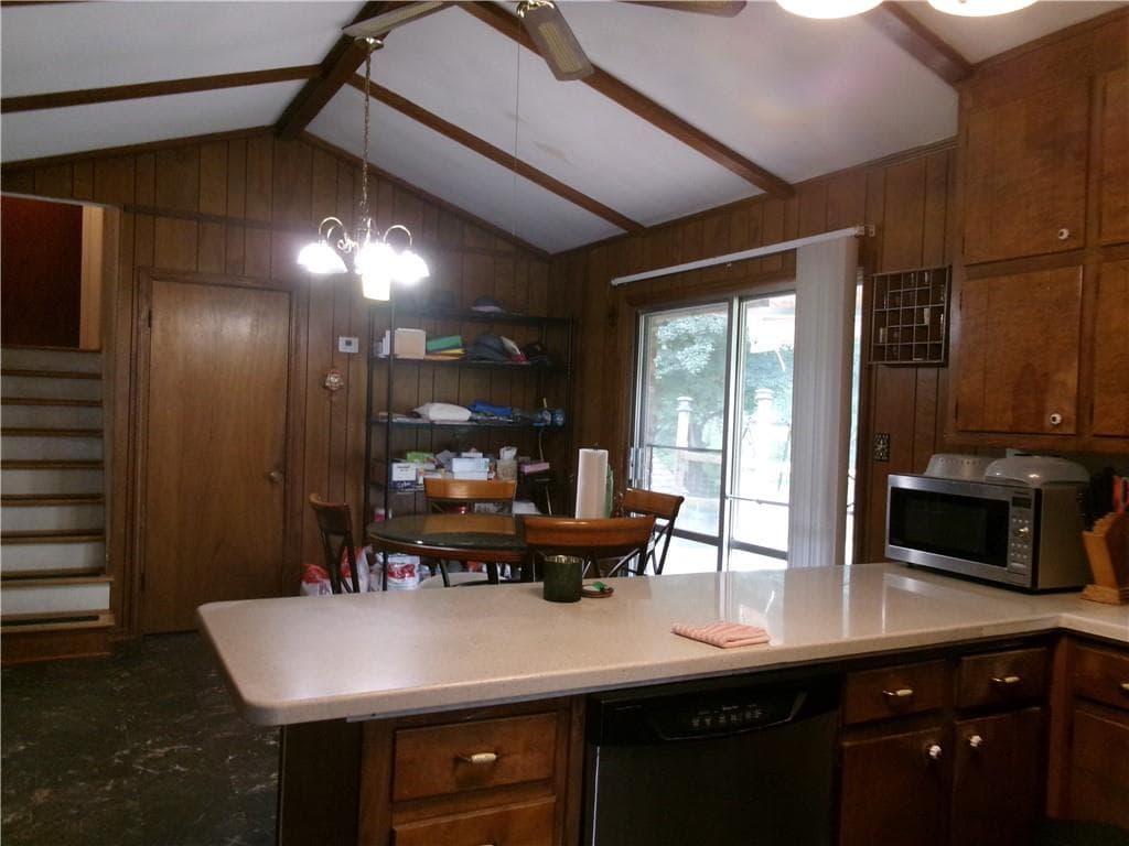 4 bedroom, 2 bathroom, 1,836 sq ft single family residence under contract at 745 Huntingdon Drive, Jonesboro, GA 30236 — photo 8