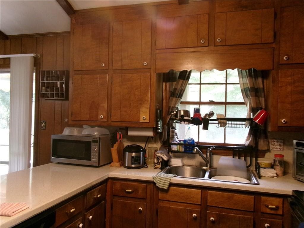 4 bedroom, 2 bathroom, 1,836 sq ft single family residence under contract at 745 Huntingdon Drive, Jonesboro, GA 30236 — photo 9