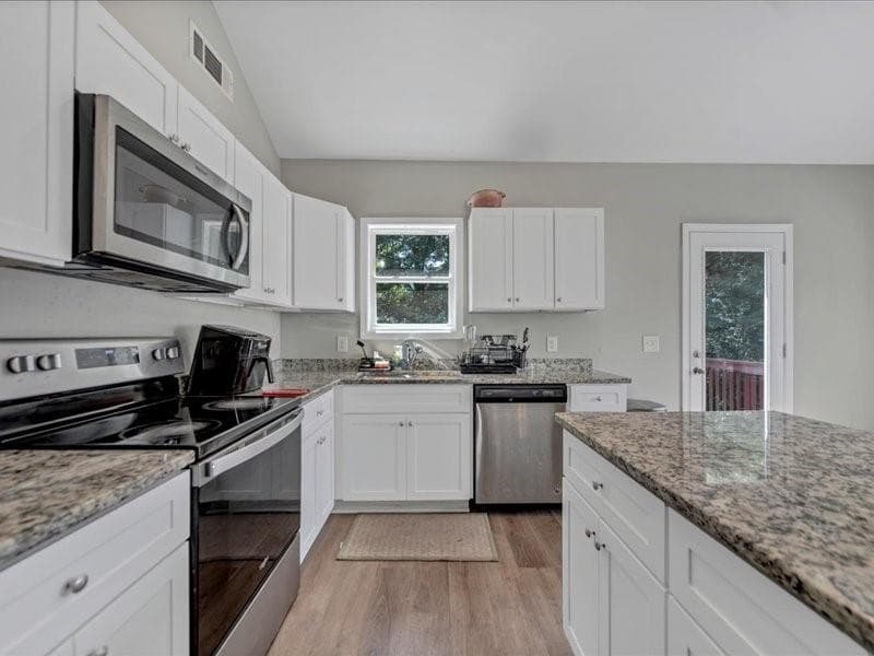 5 bedroom, 3 bathroom, 1,698 sq ft single family residence under contract at 570 Bethany Court, Athens, GA 30606 — photo 9