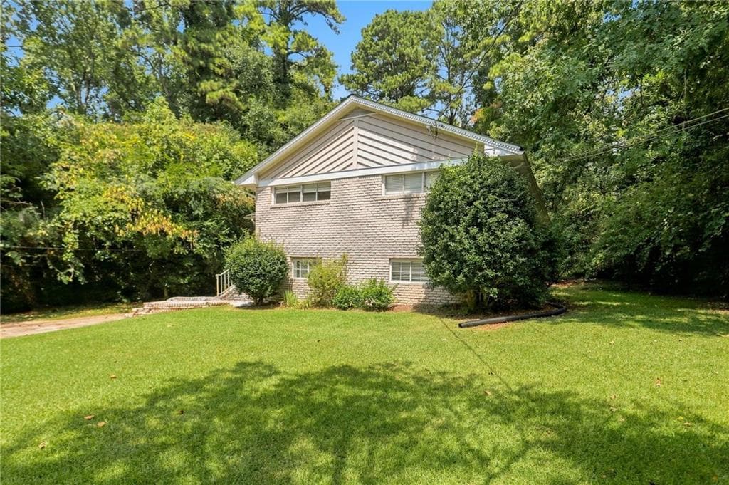 5 bedroom, 3 bathroom, 1,750 sq ft single family residence for sale at 3456 Spring Circle, Decatur, GA 30032 — photo 3