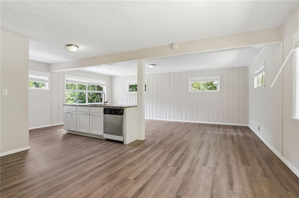 5 bedroom, 3 bathroom, 1,750 sq ft single family residence for sale at 3456 Spring Circle, Decatur, GA 30032 — photo 9
