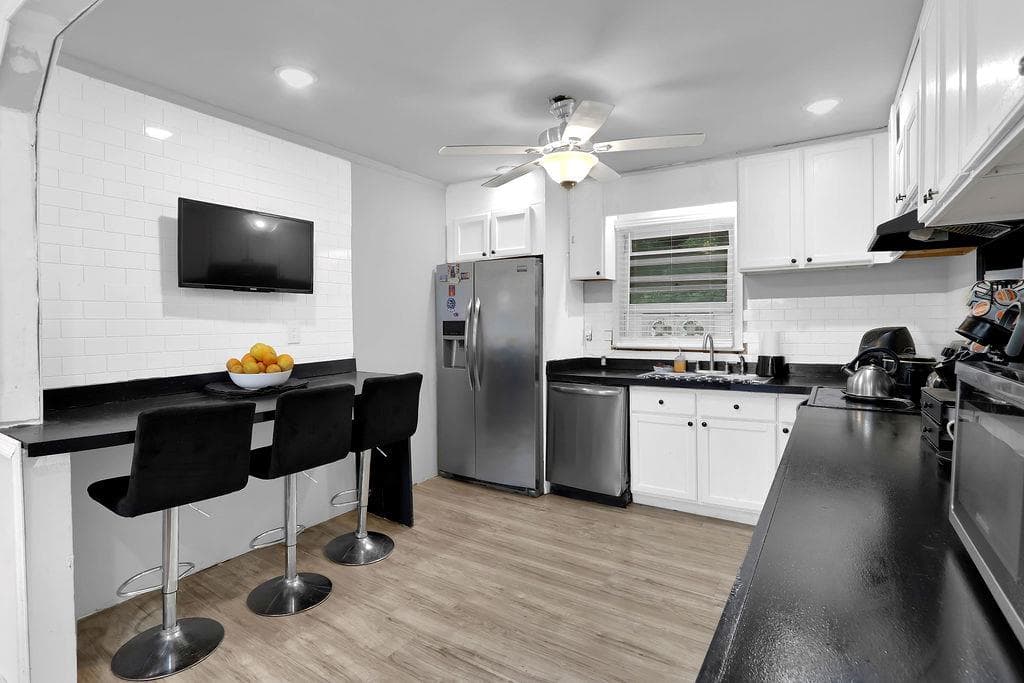 3 bedroom, 3 bathroom, 1,787 sq ft single family residence for sale at 804 ROWLAND Road, Stone Mountain, GA 30083 — photo 4